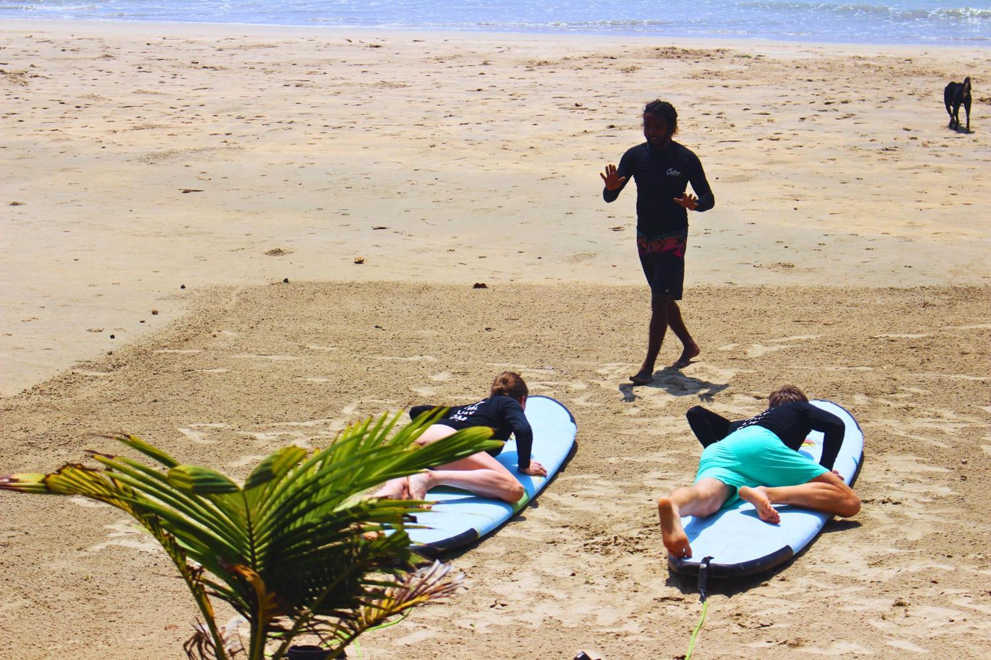 Calma - Surf, Yoga & Coffee On A Private Beach 디크웰라 외부 사진