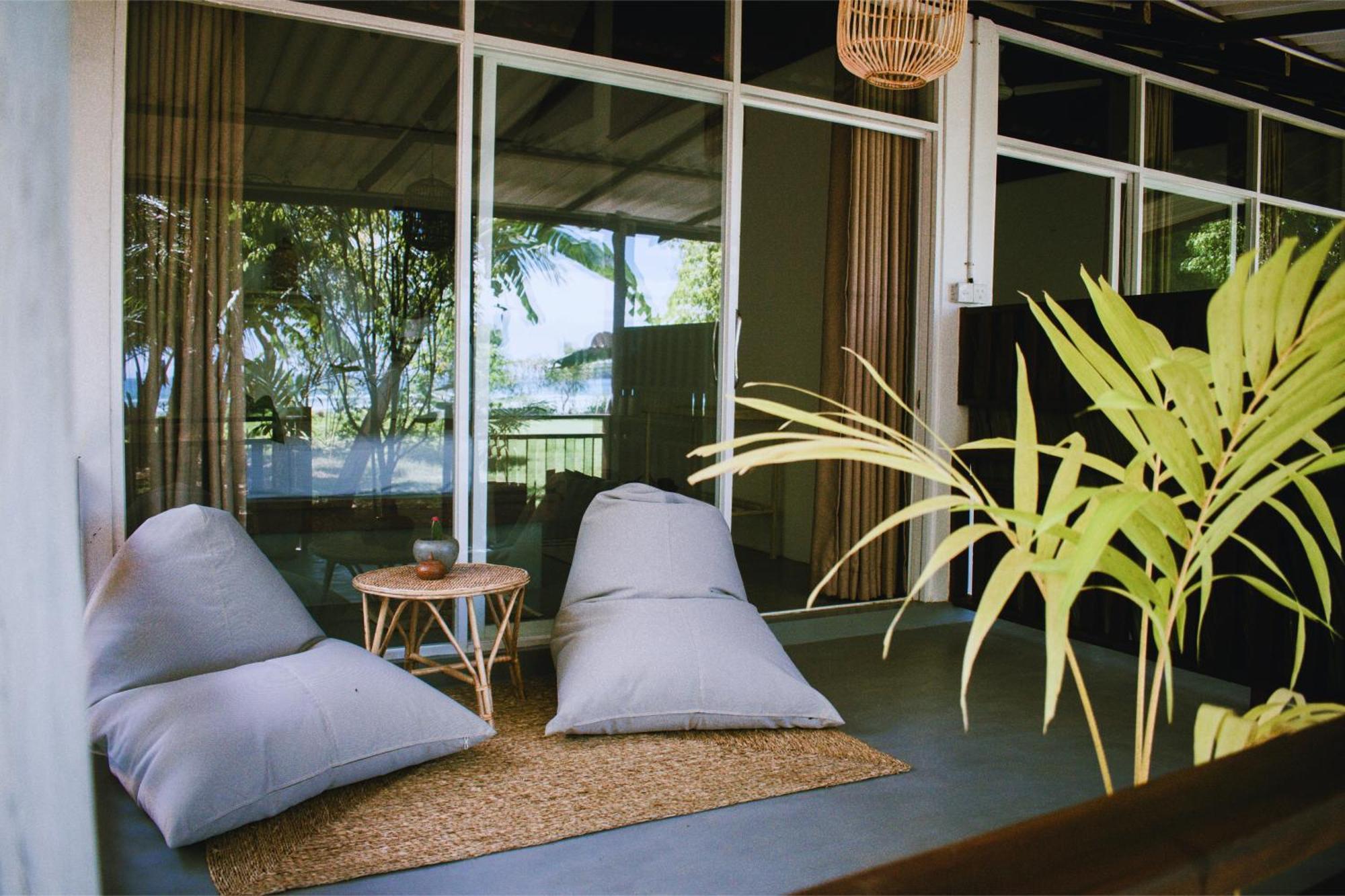 Calma - Surf, Yoga & Coffee On A Private Beach 디크웰라 외부 사진
