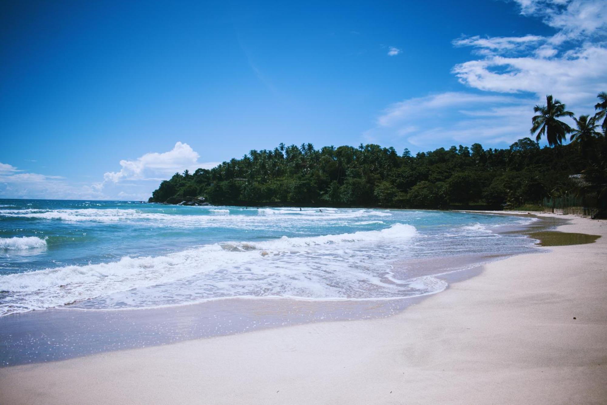 Calma - Surf, Yoga & Coffee On A Private Beach 디크웰라 외부 사진