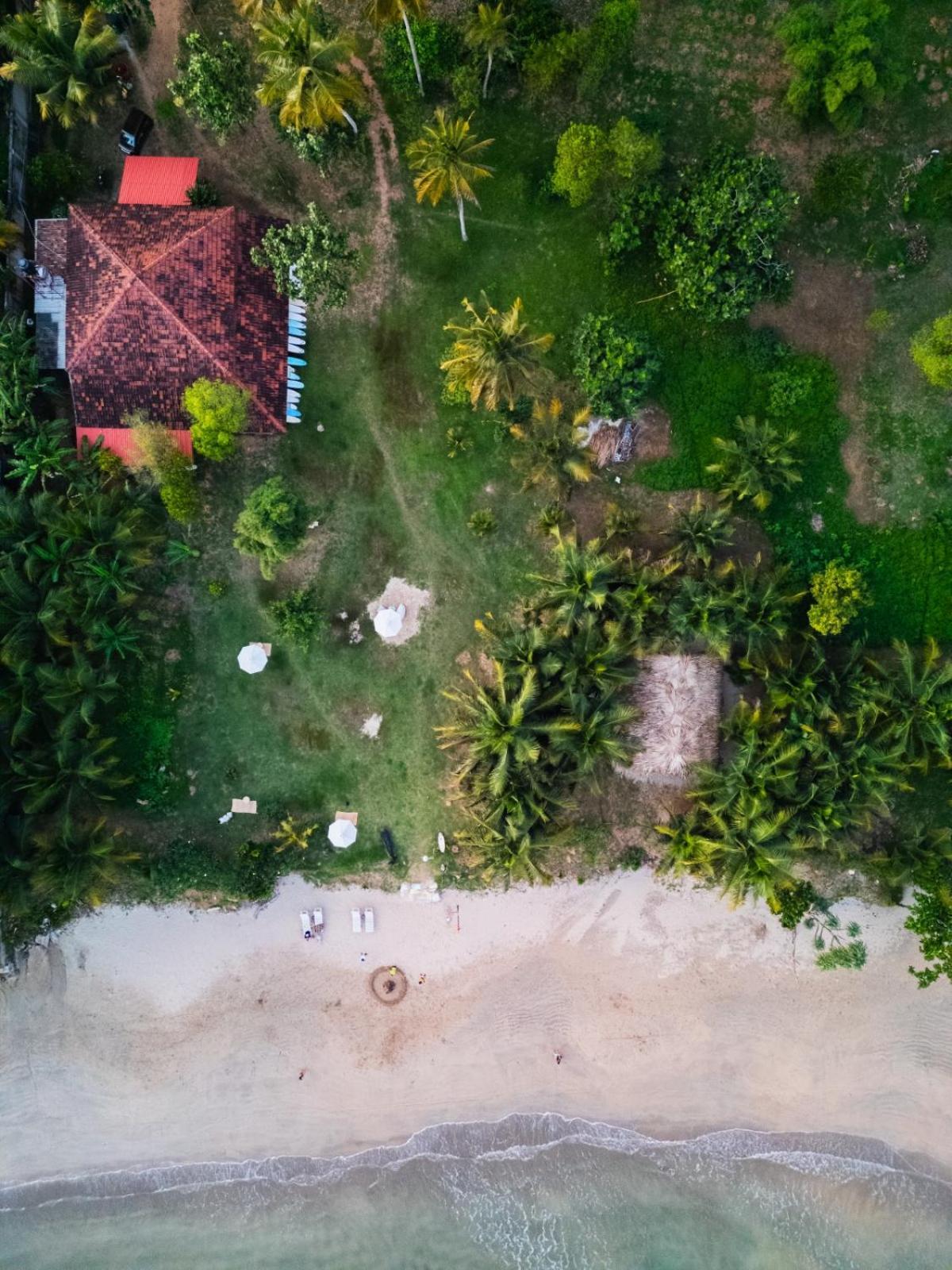 Calma - Surf, Yoga & Coffee On A Private Beach 디크웰라 외부 사진