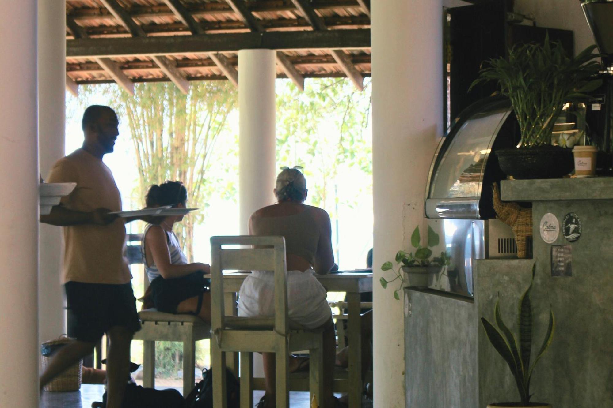 Calma - Surf, Yoga & Coffee On A Private Beach 디크웰라 외부 사진