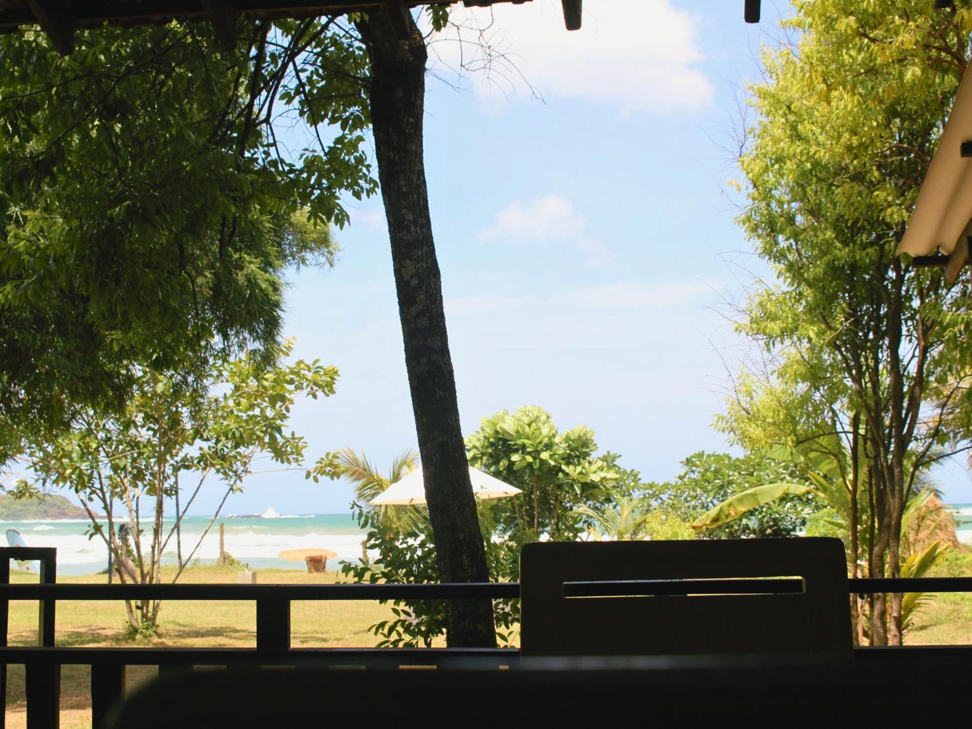 Calma - Surf, Yoga & Coffee On A Private Beach 디크웰라 외부 사진